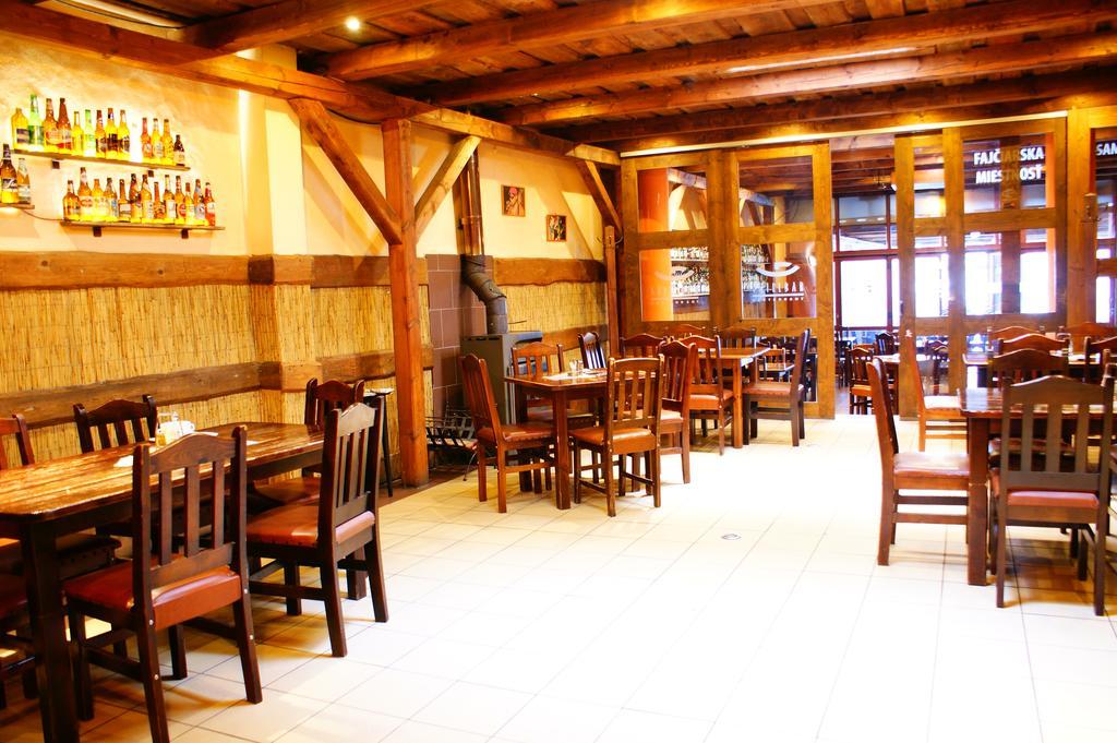 Grillbar Penzion & Restaurant Spišská Nová Ves Екстериор снимка