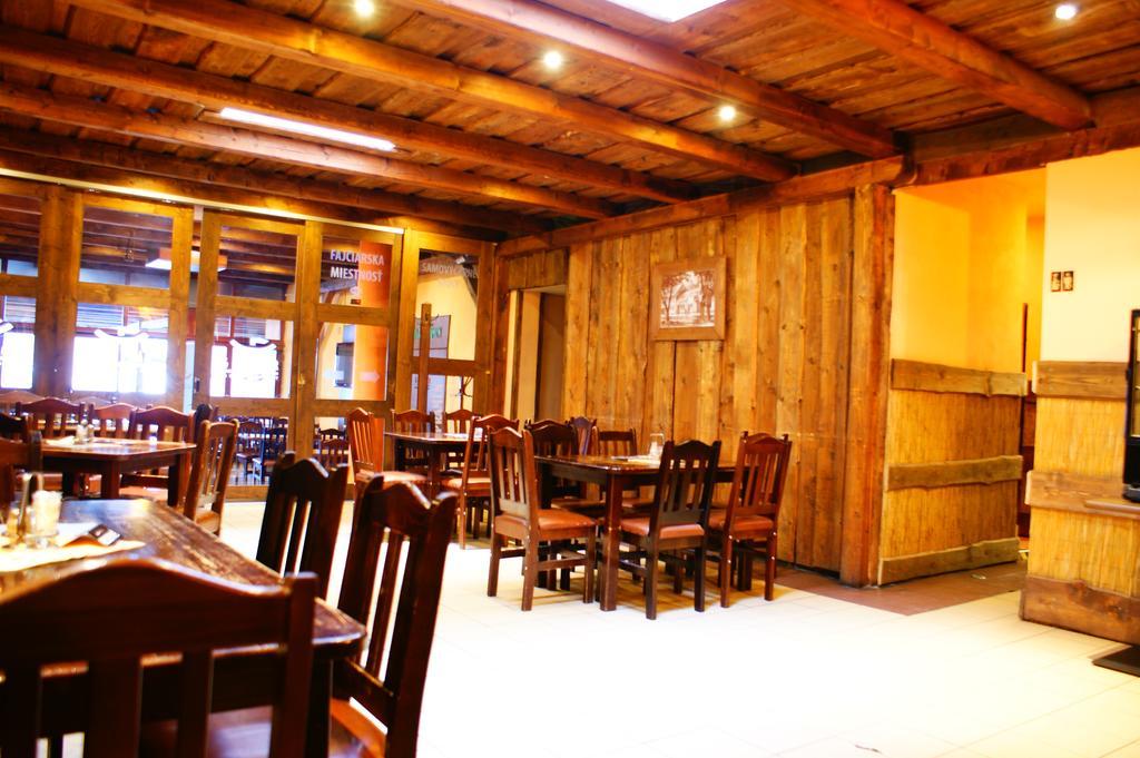 Grillbar Penzion & Restaurant Spišská Nová Ves Екстериор снимка