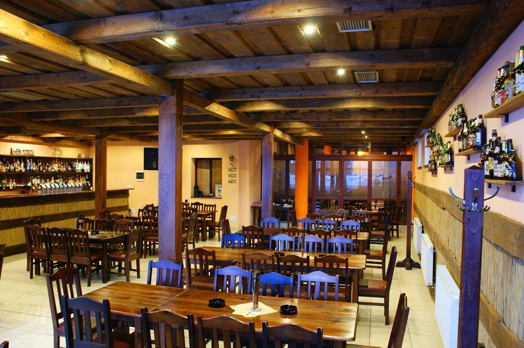 Grillbar Penzion & Restaurant Spišská Nová Ves Екстериор снимка